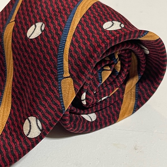 THREE VINTAGE TIES INCLUDING SATURDAY EVENING POST - Picture 6 of 15